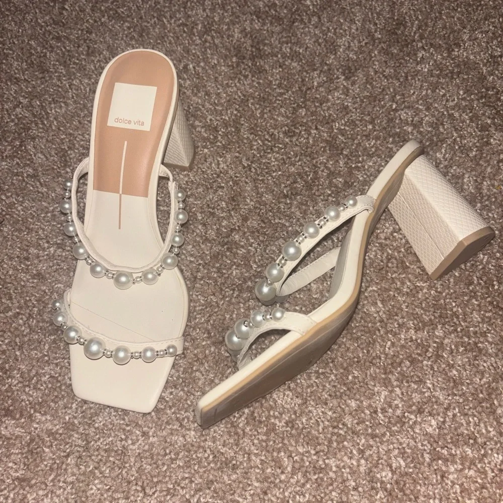 Dolce Vita Cream Chain-Link Sandals - Picture 3 of 5